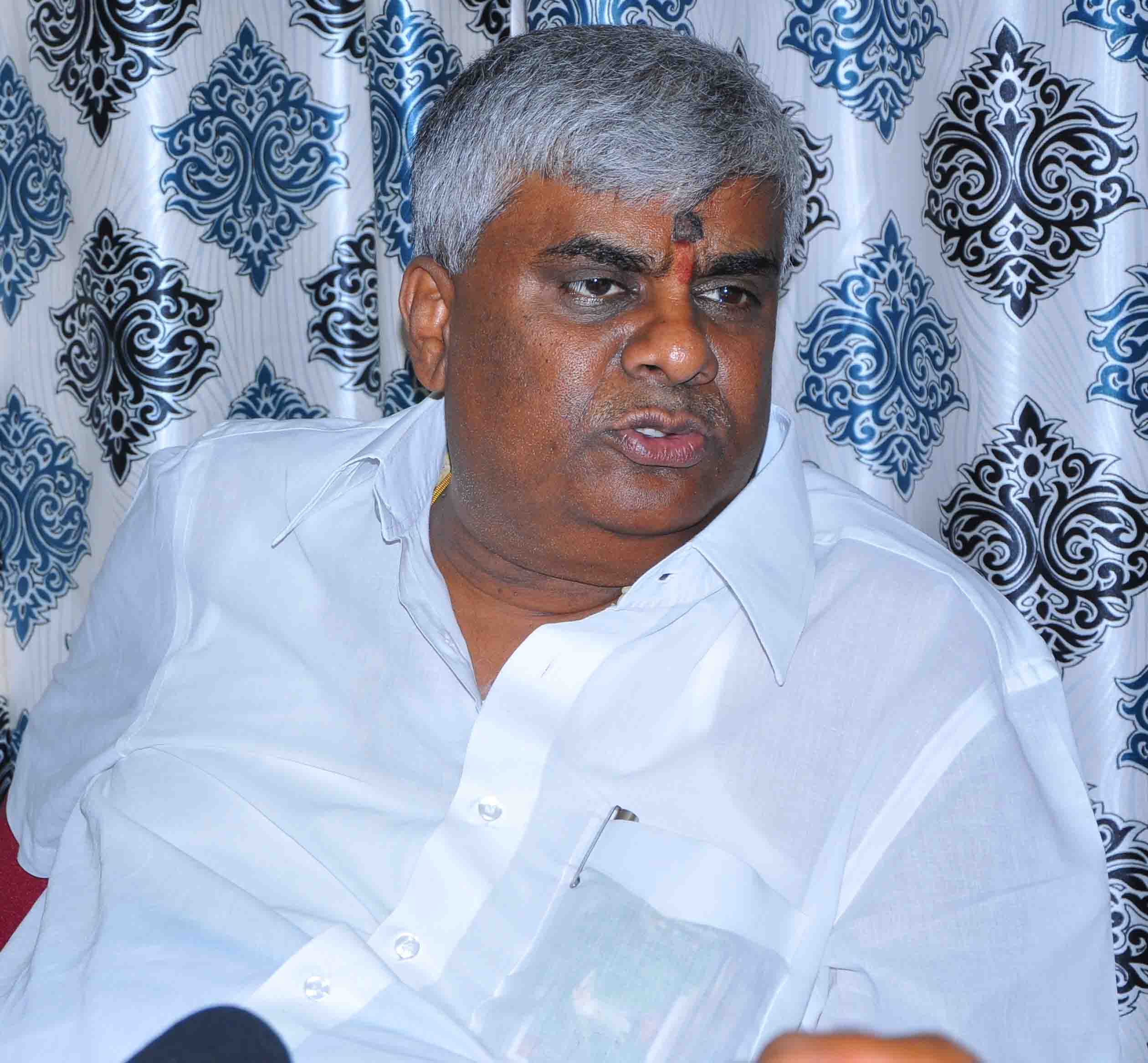 ಆಸ್ಪತ್ರೆ ವೈದ್ಯರ, ಸಿಬ್ಬಂದಿಗಳ ಕೊರತೆ ನಿವಾರಿಸಲು ಹೆಚ್.ಡಿ. ರೇವಣ್ಣ ಒತ್ತಾಯ